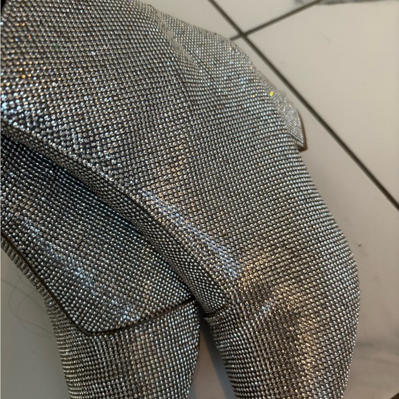 Elegant Silver Women's Shoes - Picture 2 of 7